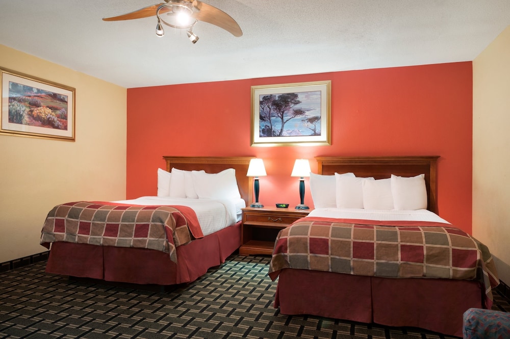 Baymont By Wyndham Springfield 10/27
