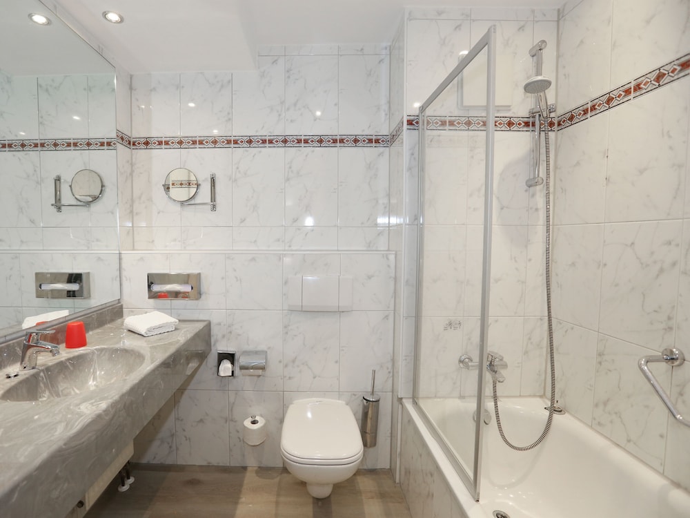 DORMERO Hotel Meerbusch 20/23