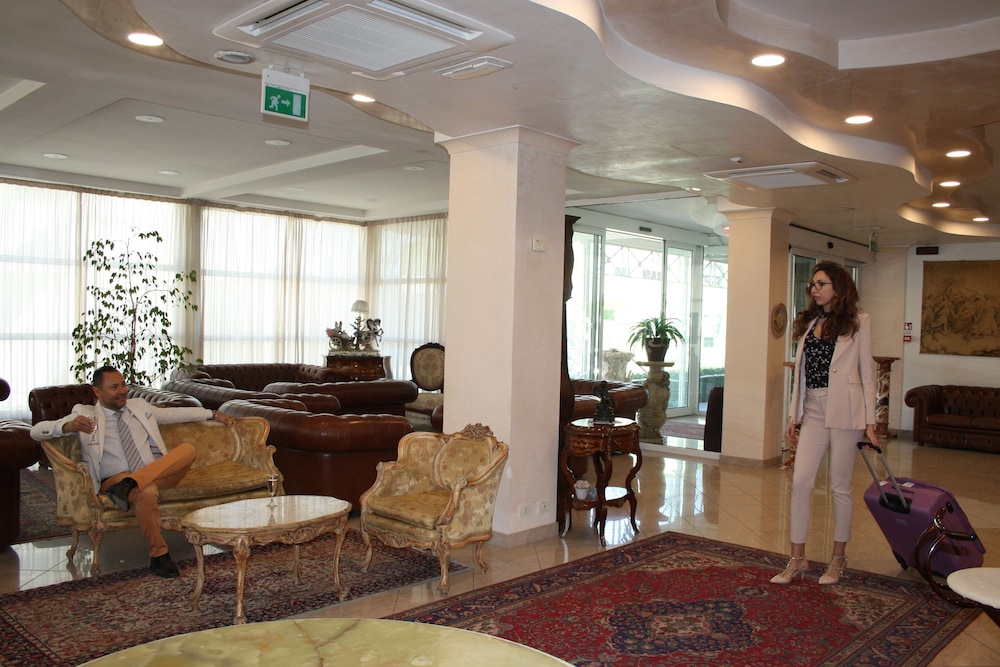 Gaston Hotel 32/45