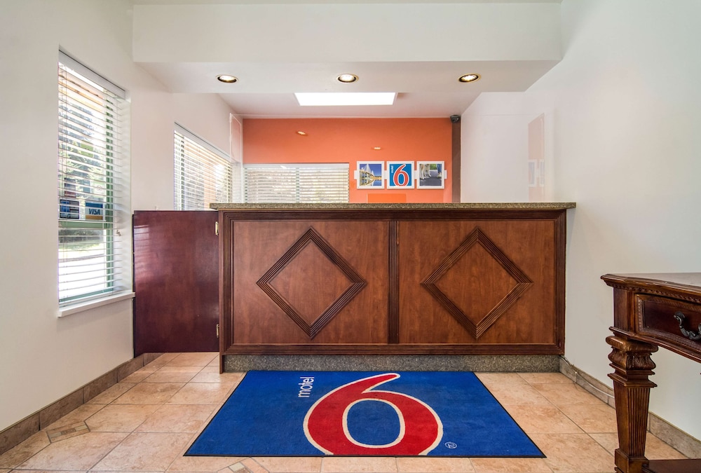 Motel6 Surrey BC 6/37