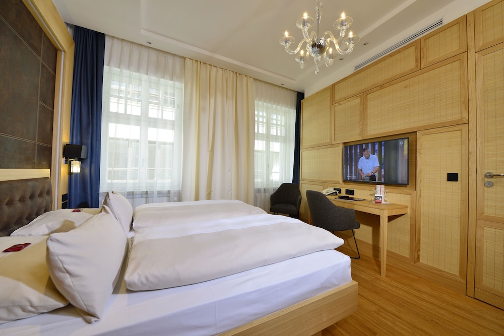 Torbrau Hotel 9/66