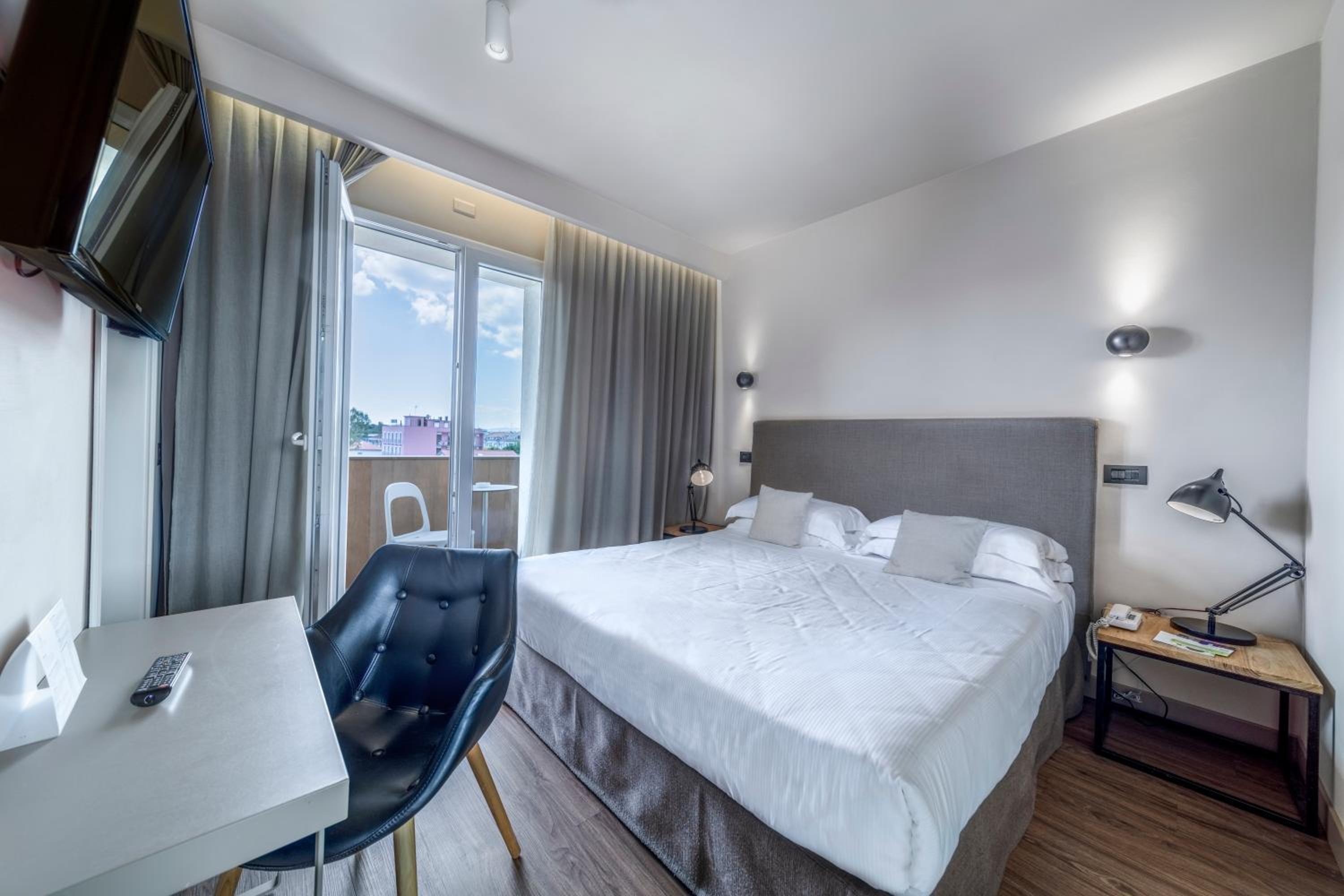 S Suite, Triple، Hotel Select Suites & Spa 5/10