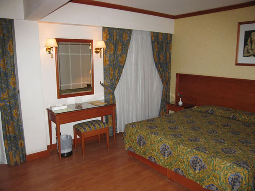 New Phillip Hotel Luxor 12/39