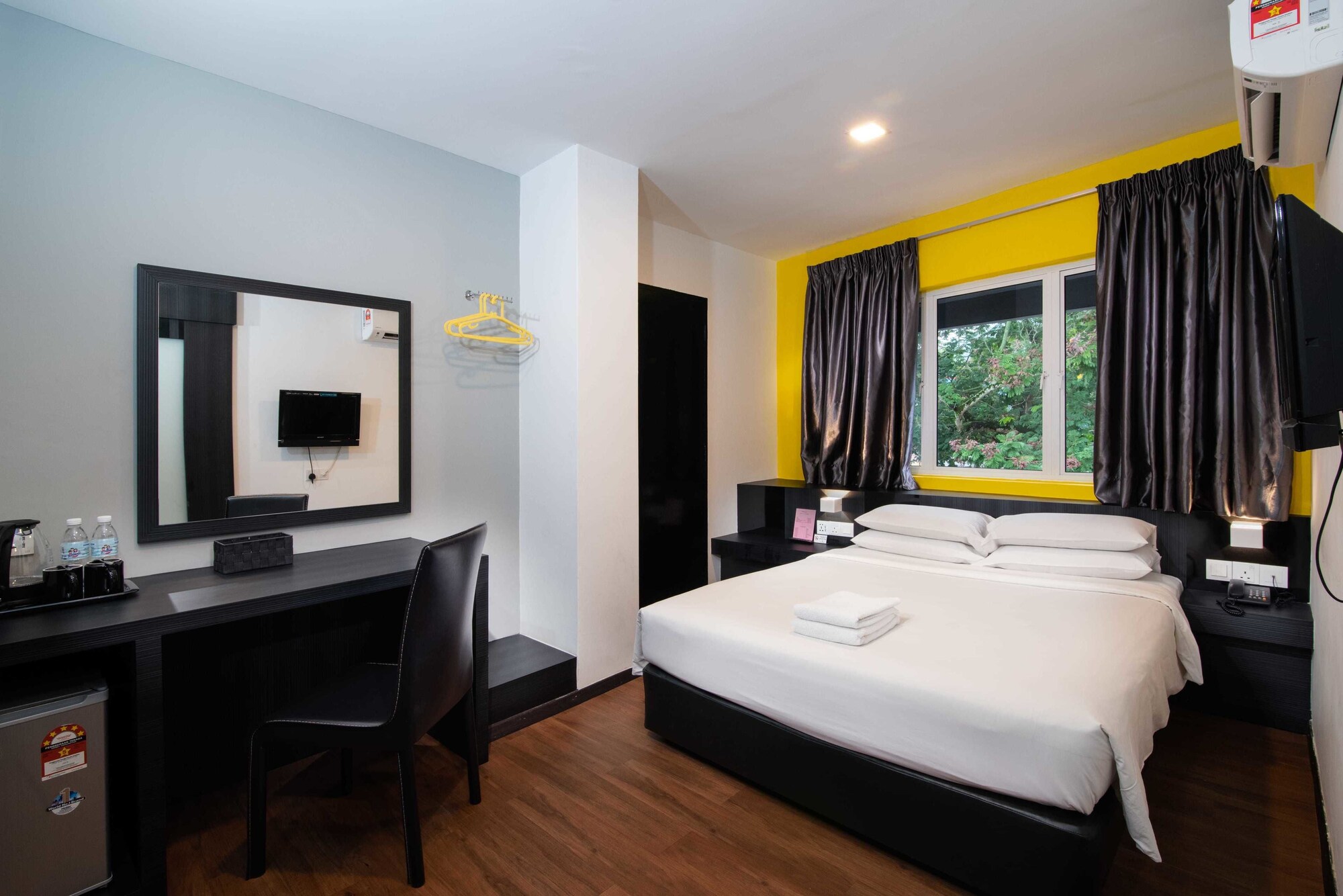 DELUXE, DOUBLE BED
