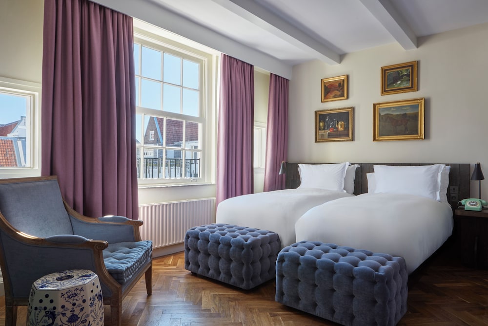 CLASSIC, TWIN BEDS
