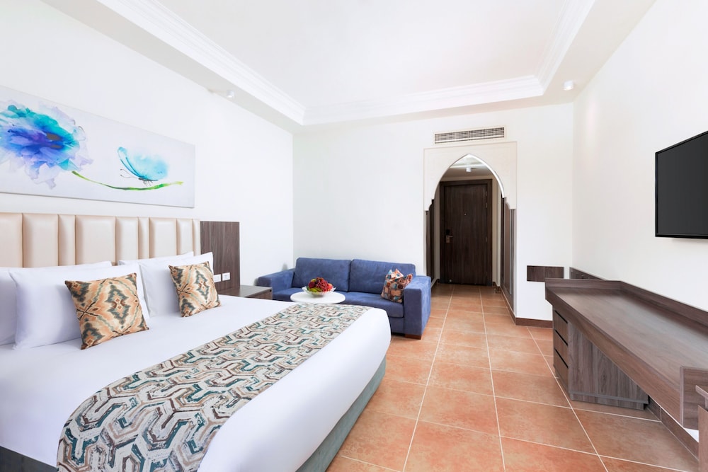 Deluxe, Twin Beds, Queen Bed, Lateral Side Sea View