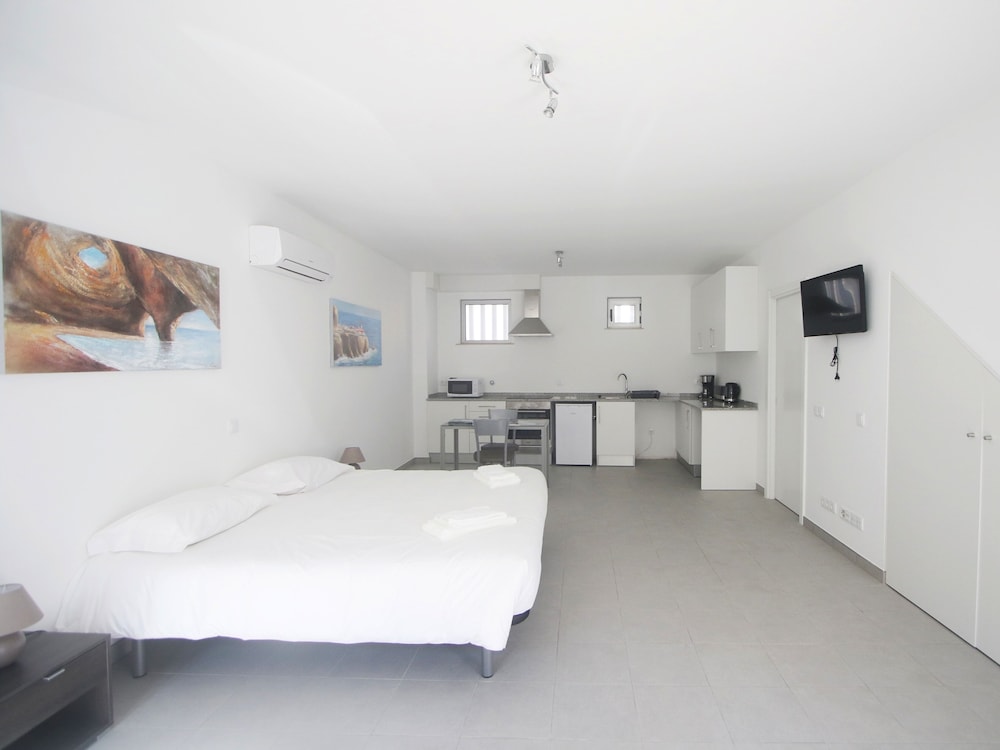Guest House Lovely Swan 1/16