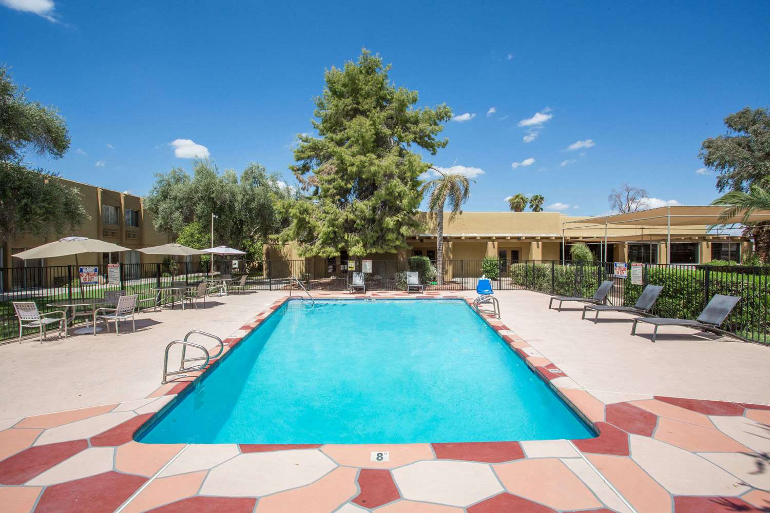 Days Hotel By Wyndham Peoria Glendale Area 13/24