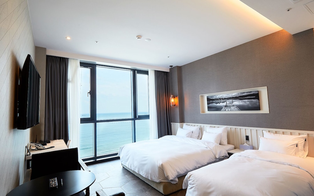 غرفة عائلية بسريرين منفصلين بإطلالة على البحر، Hotel Laon 5/10