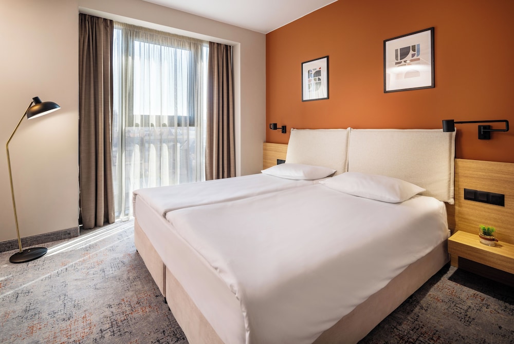 B1 Downtown Hotel 31/54