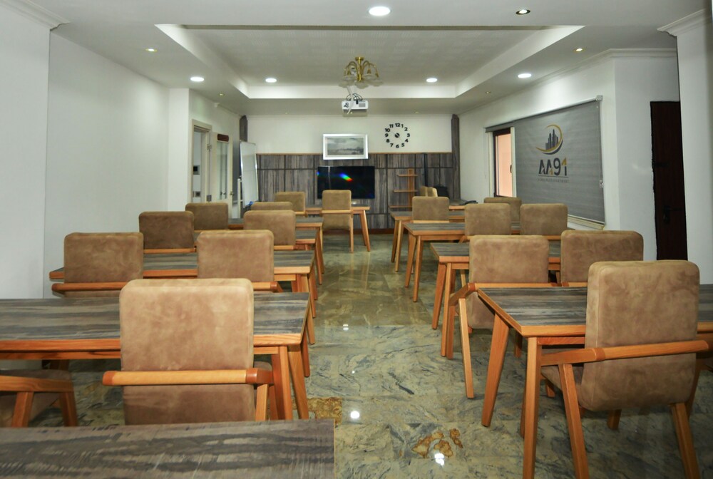 Alphaplus Apartments 37/50