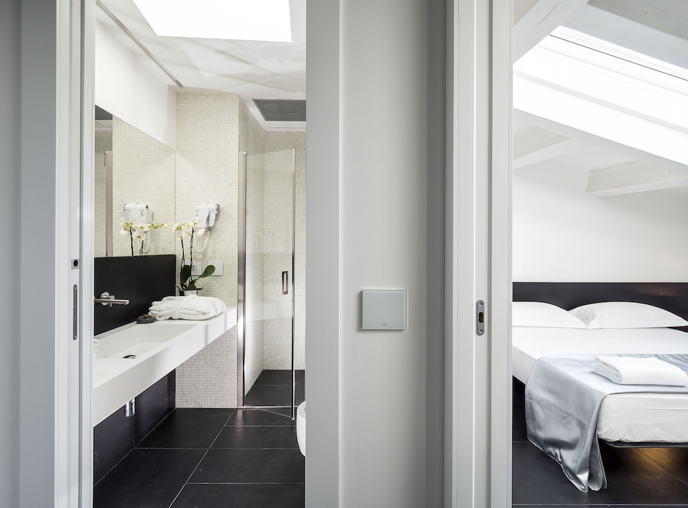 DUOMO SUITES & SPA 7/50