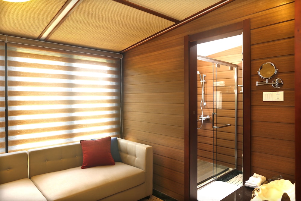 Shell Villa Apartel Resort 40/40