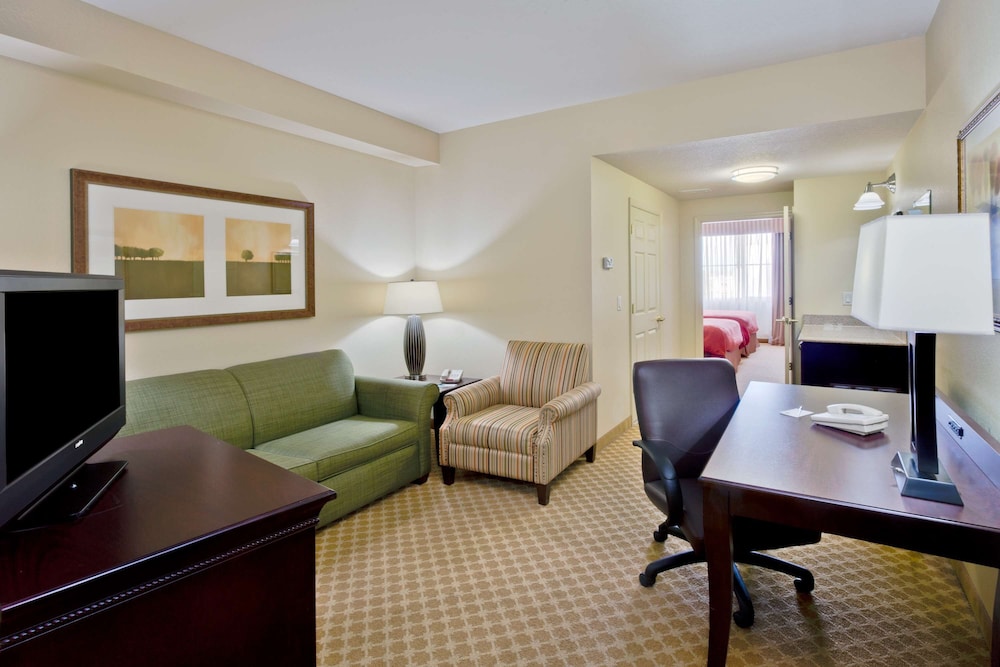 Country Inn & Suites by Radisson, Port Charlotte, FL 17/30