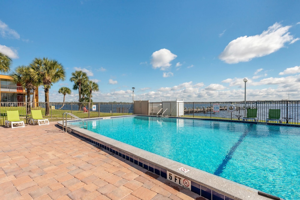 Quality Inn & Suites Palatka Riverfront 22/47