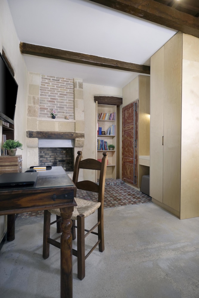 Evans House 35/50