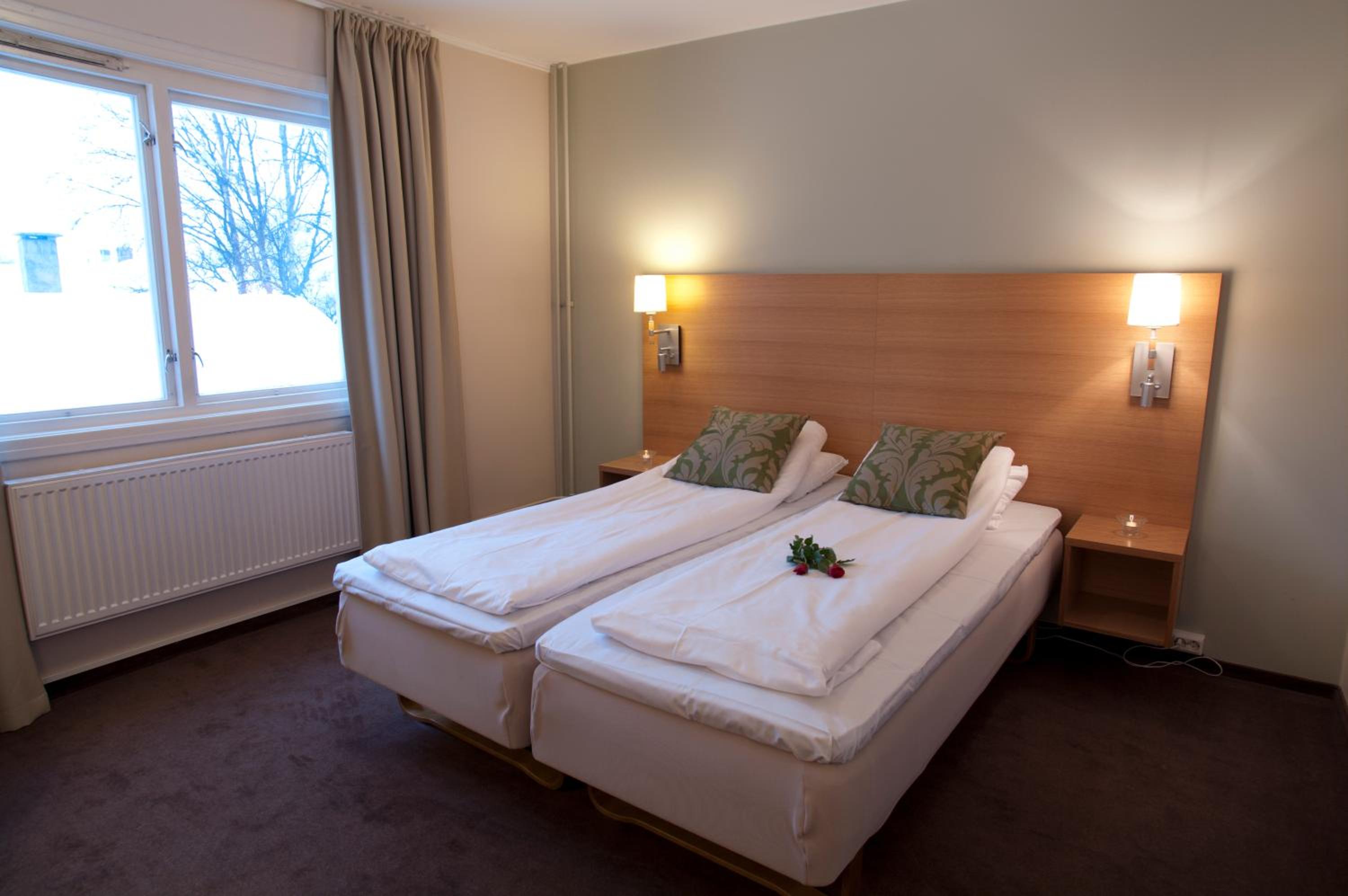 Standard, Twin Beds