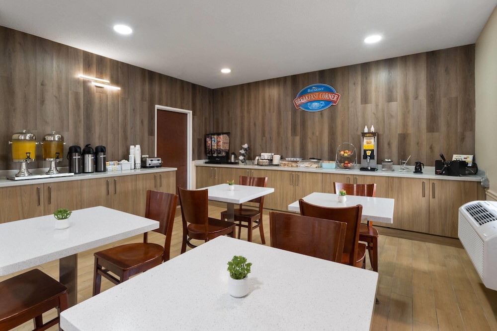Baymont by Wyndham Savannah/Garden City 49/56