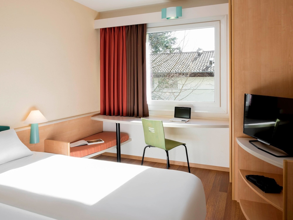 IBIS GENEVE AEROPORT 17/66
