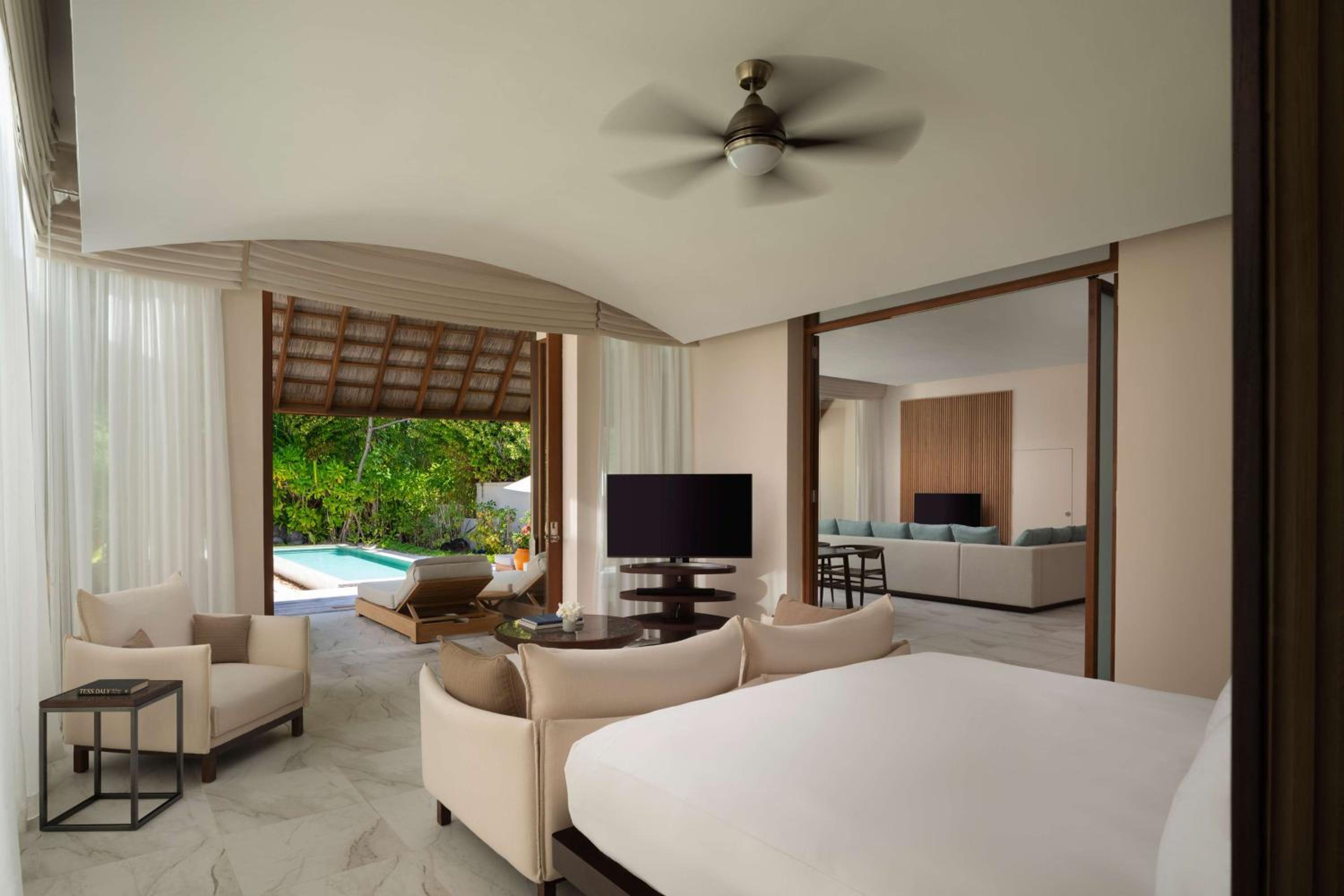 3 Bedrooms, Beach, Suite, with Pool