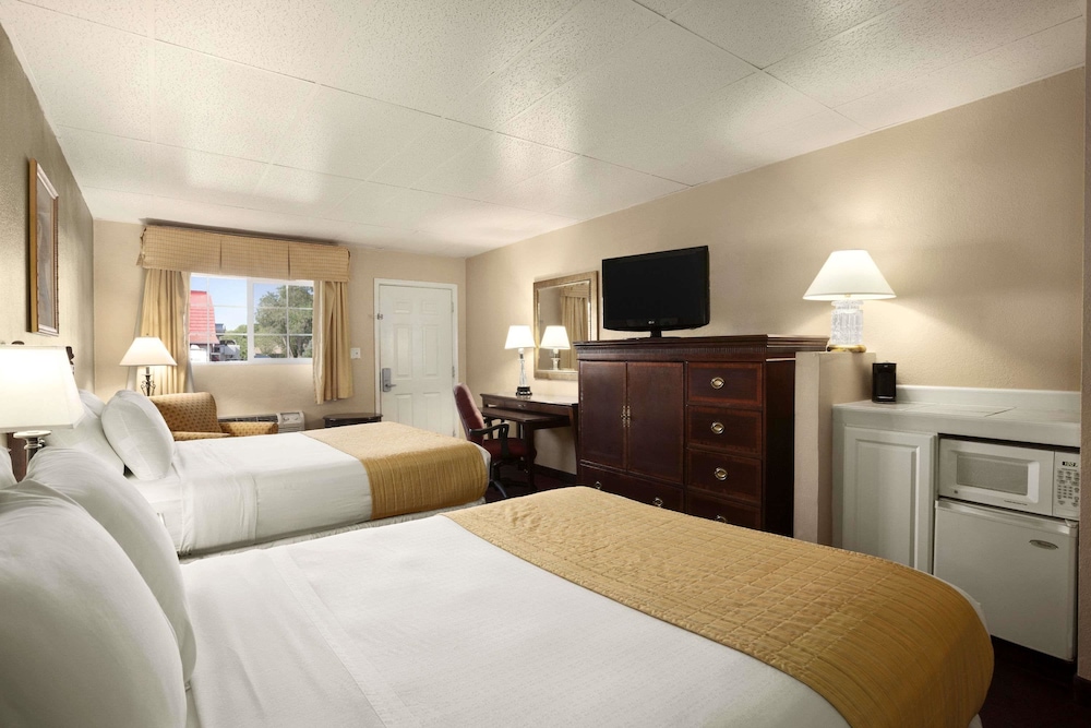 Days Inn by Wyndham Montrose 17/44
