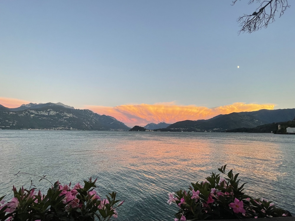 Hotel Du Lac 33/43