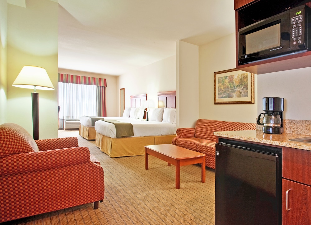 Holiday Inn Express Hotel Suites Dyersburg 35/41