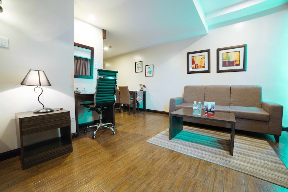 West Avenue Suites 13/21