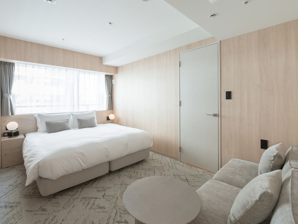 Standard, Queen Bed