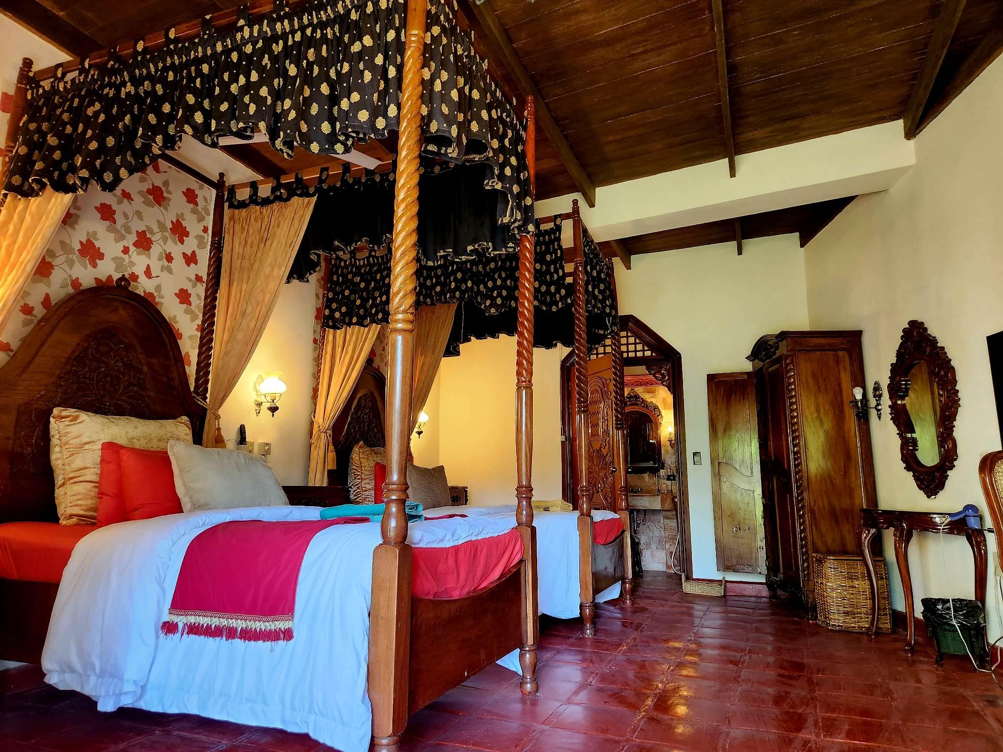 Deluxe, Twin Beds