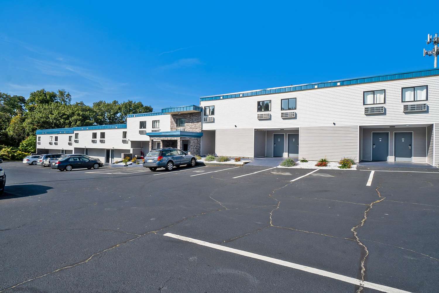 Days Inn by Wyndham Moosic 12/13