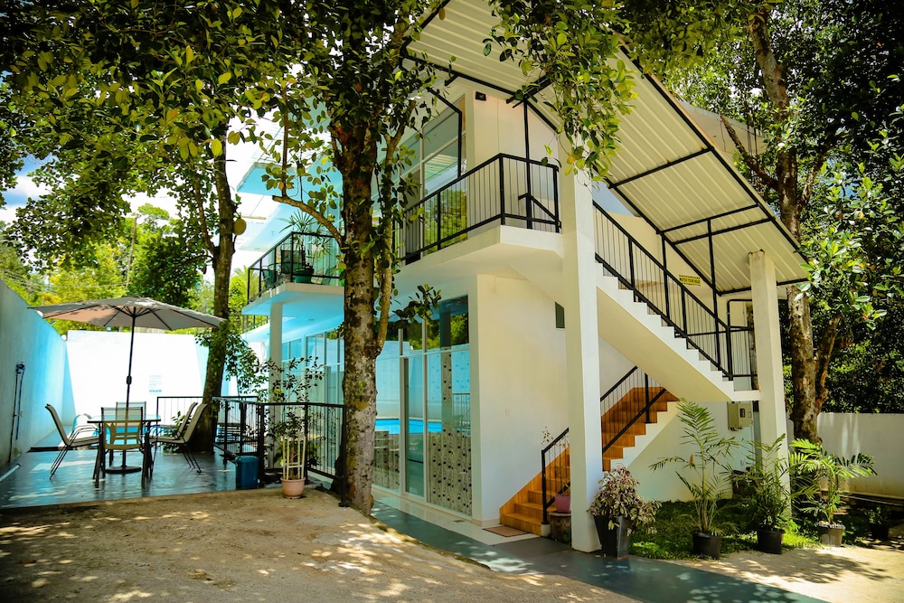 Nelinsa Kandy 23/28