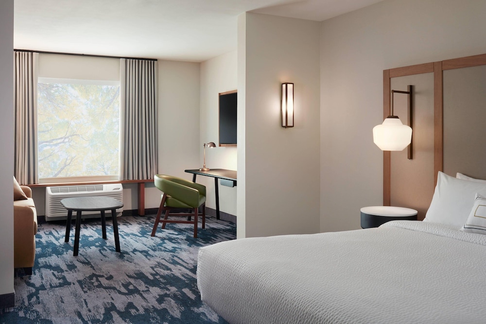 Country Inn and Suites By Carlson, Cortland, NY 14/48
