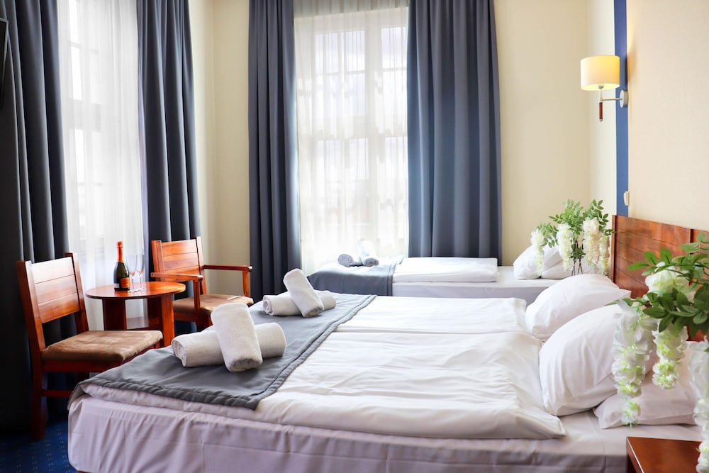 Hotel Piast 17/50