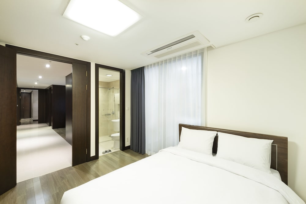 PRESIDENTIAL, SUITE