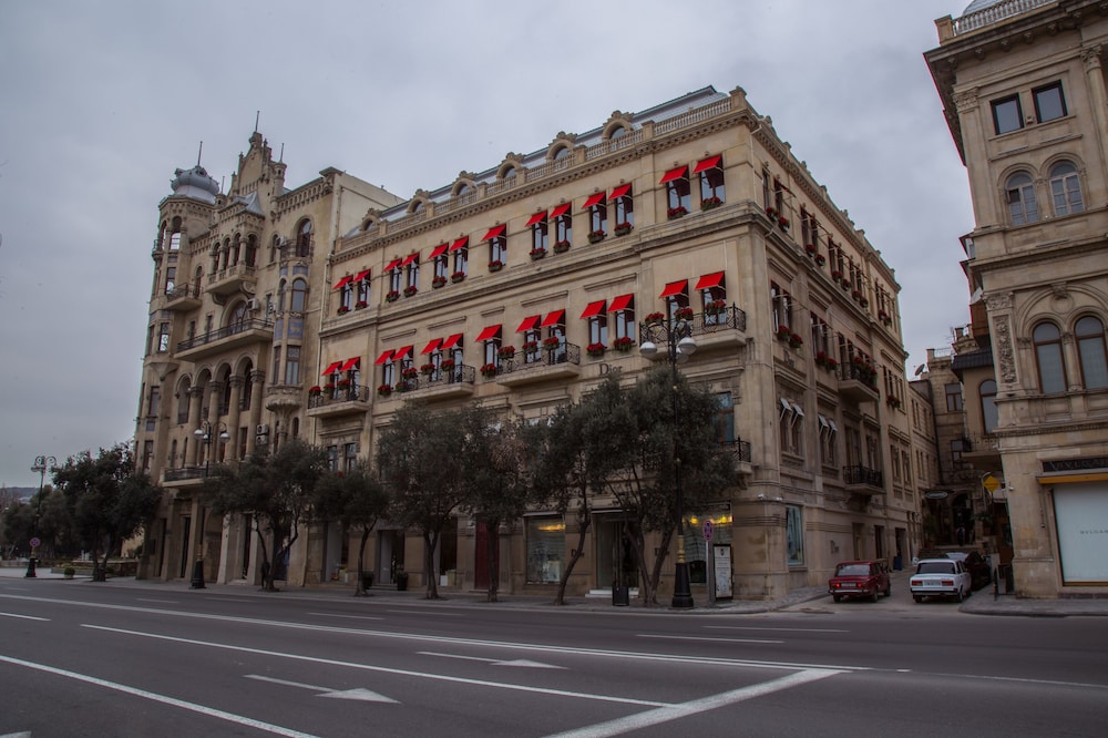 Art Gallery Hotel 41/46