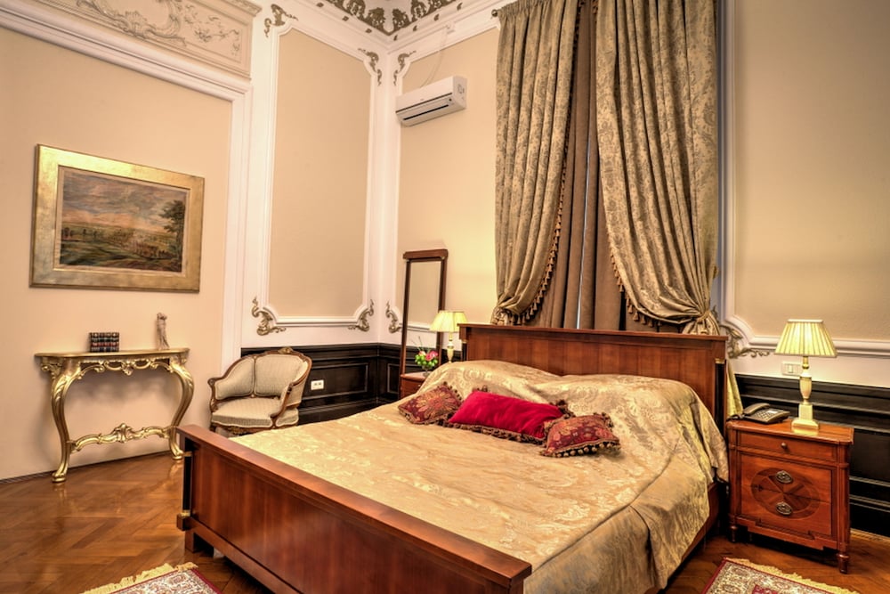 Grand Boutique Hotel 11/77