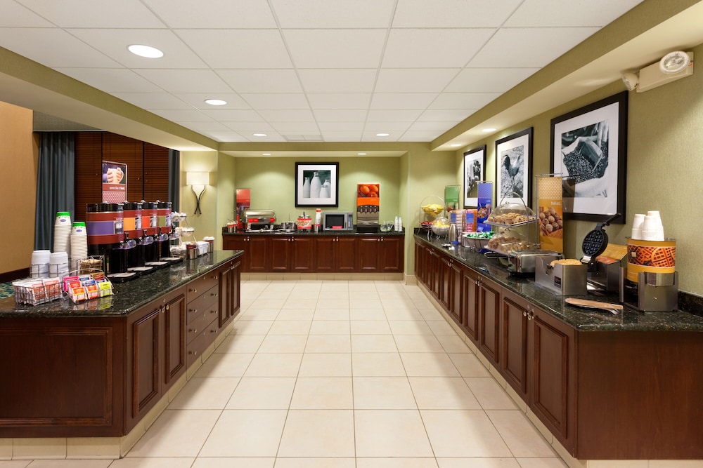 Hampton Inn & Suites Hartford - Manchester 47/61