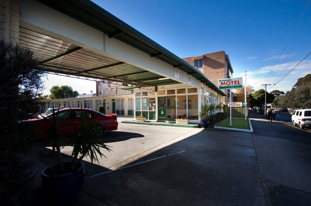 PARKVILLE MOTEL 4/56