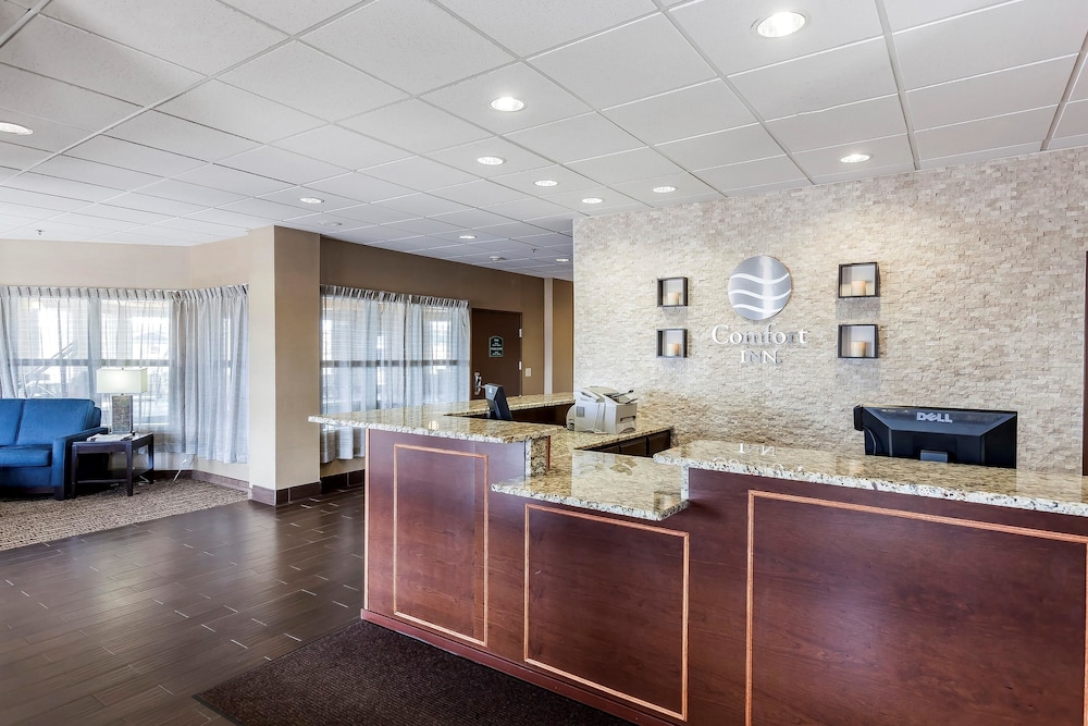 Comfort Inn & Suites Near University Of Wyoming 10/40