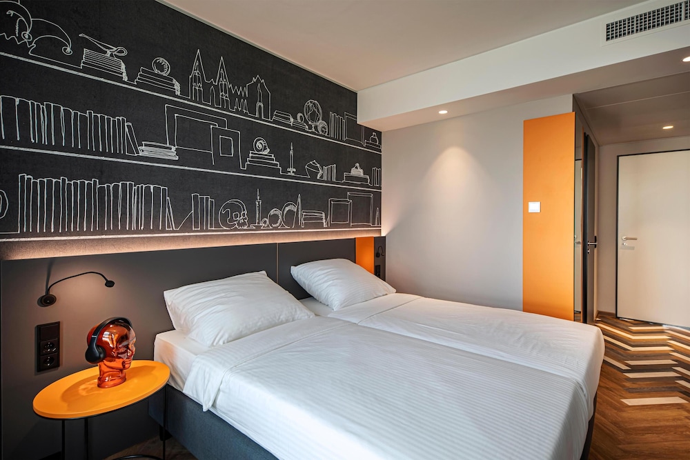 LOGINN Hotel Koln Airport 8/48