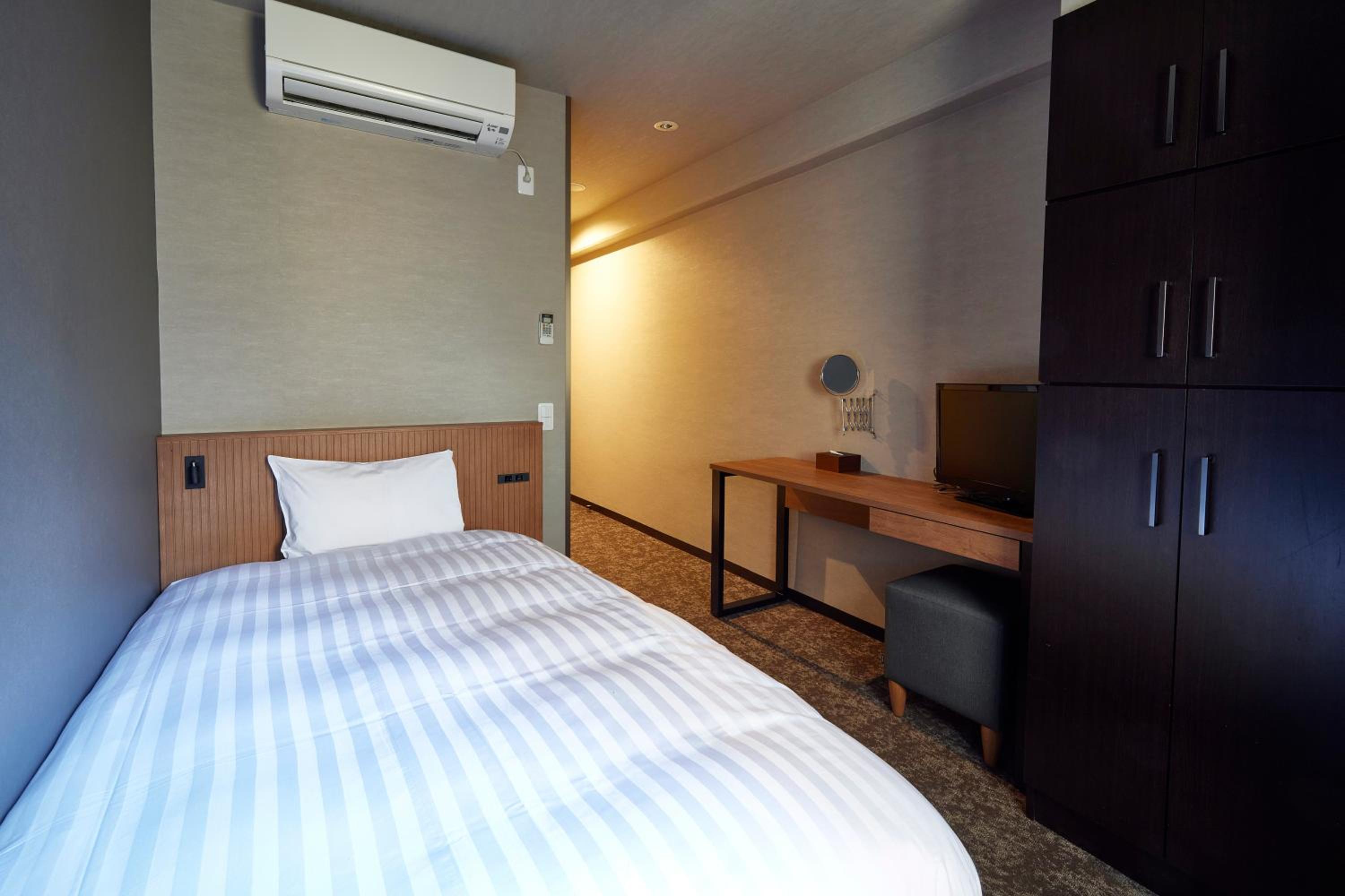 Semi Room, Single, Semi Double Bed