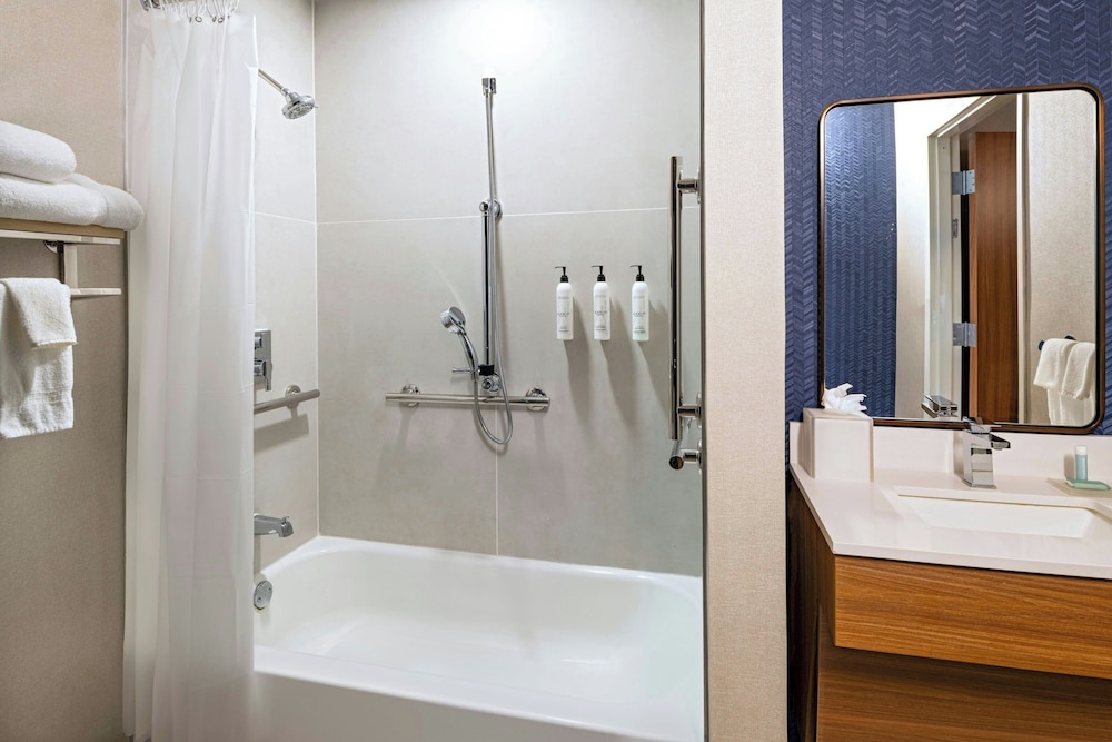 Chandler Hospitality Inn (Holiday Inn Express and Suites Phoenix/Chandler) 31/32