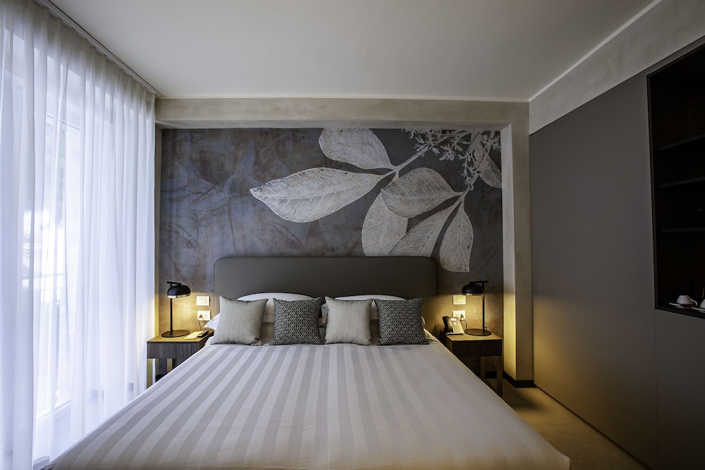 Diana Grand Hotel 8/70