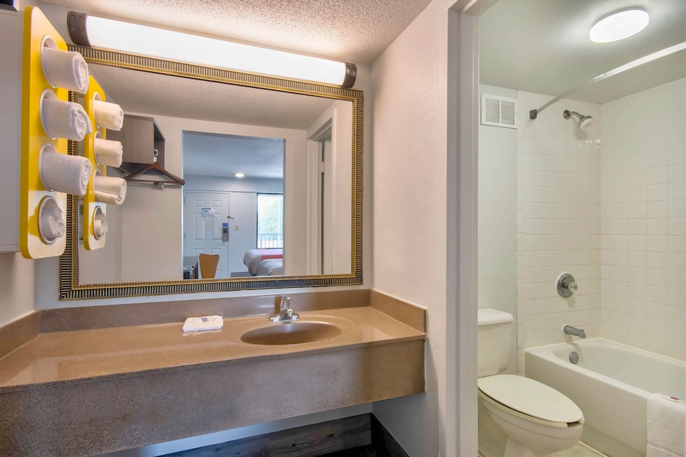 Motel6 Lafayette, LA 59/61