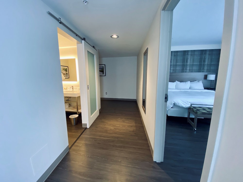 Radisson Kingswood Hotel Fredericton, NB 19/49