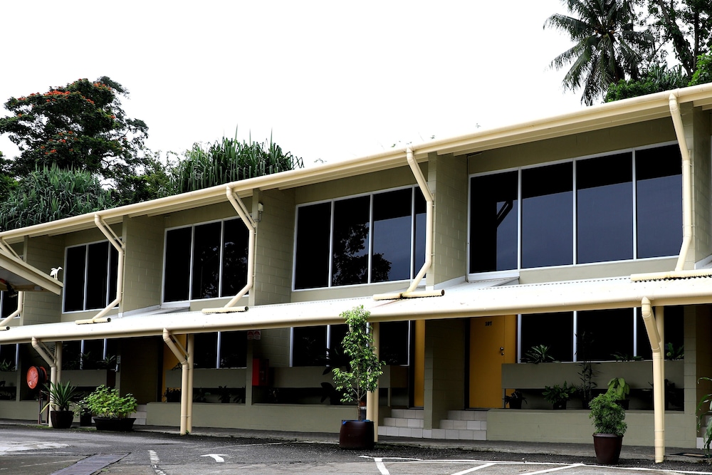 Huon Gulf Hotel and Apartments 3/49