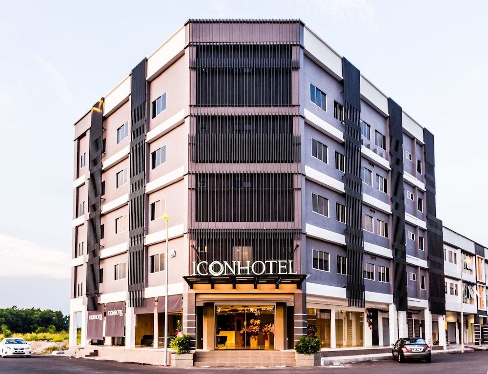 Icon Hotel 3/50