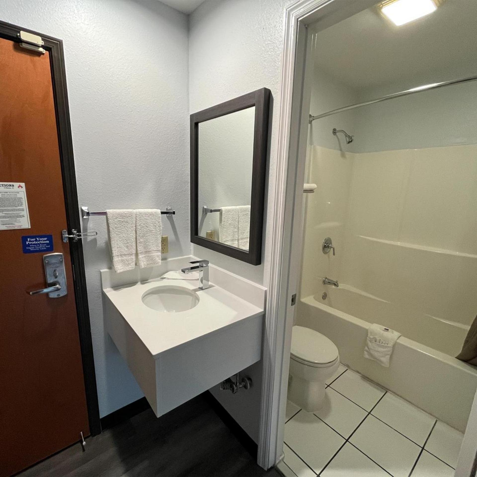 غرفة بسرير مزدوج، Motel6 Urbana, IL 3/3