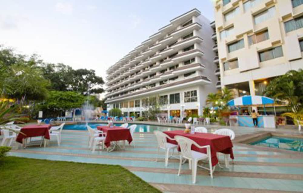 Charoen Hotel 64/71
